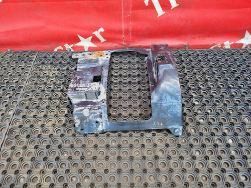 Кронштейн фары левой