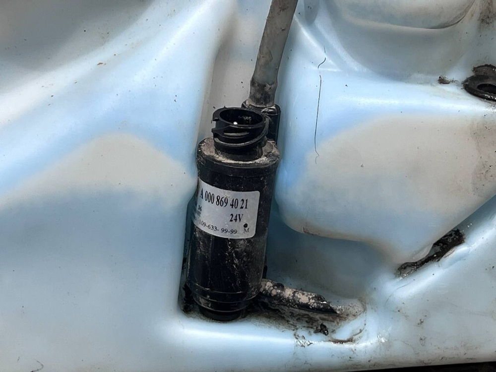 Бачок омывателя лобового стекла