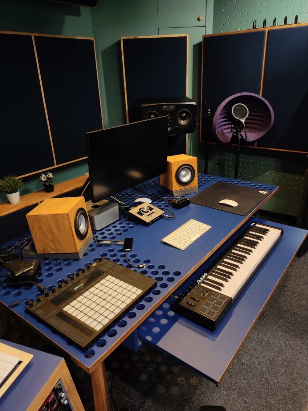 Акустический стол