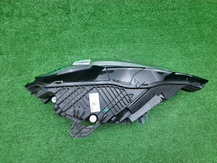 Фара левая Volvo XC60 2 (2021-н.в.) LED