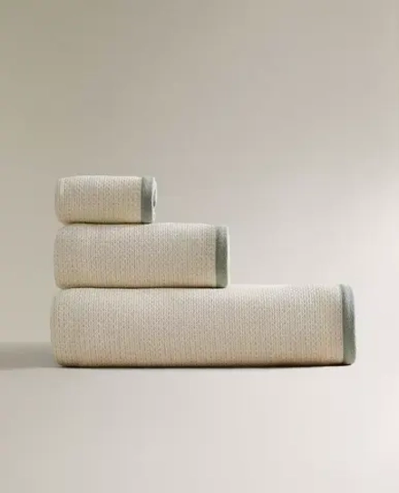 ZARA HOME БАННОЕ ПОЛОТЕНЦЕ С РЕЛЬЕФНЫМ УЗОРОМ И ДЕКОРАТИВНОЙ СТРОЧКОЙ, СИНИЙ