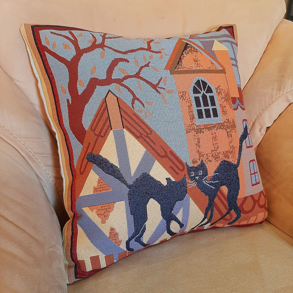 Наволочка гобеленовая декоративная для интерьерной подушки Кошачья жизнь - Осень 45х45