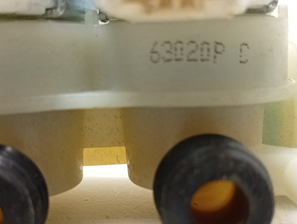 RSM601 кт71 Клапан подачи воды для стиральной машины Hotpoint-Ariston 63020 б/у