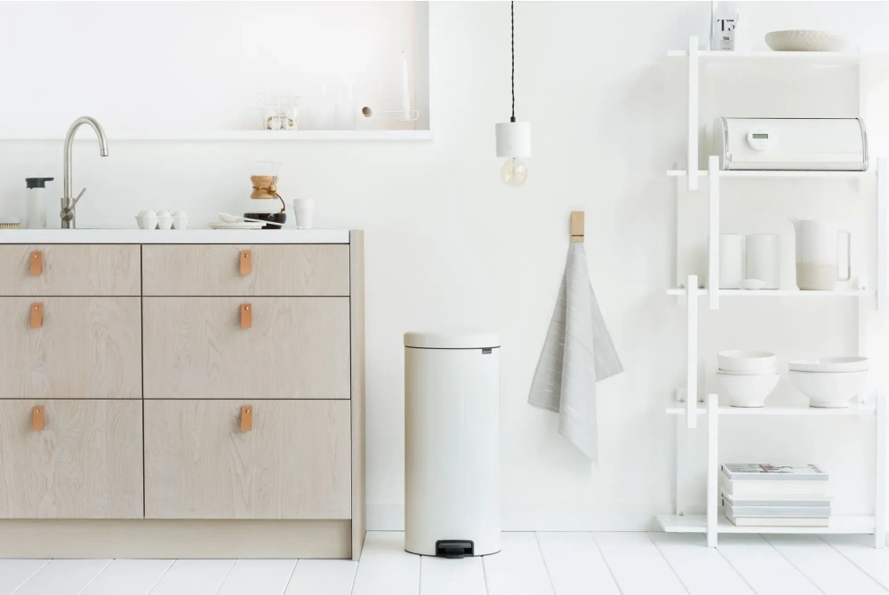 Brabantia Контейнер для мусора NewIcon 30л белый