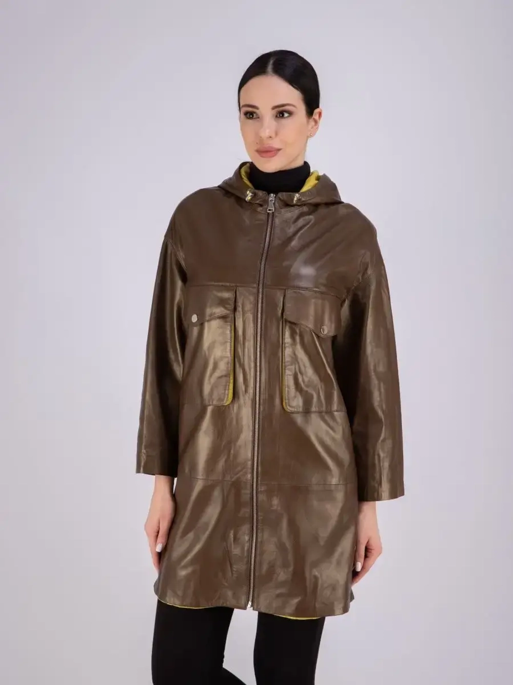 Пальто из натуральной кожи с капюшоном