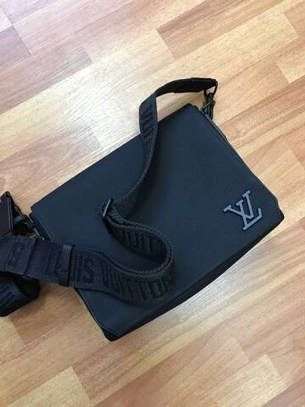 Сумка-мессенджер Louis Vuitton