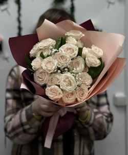 Букет из кустовых роз