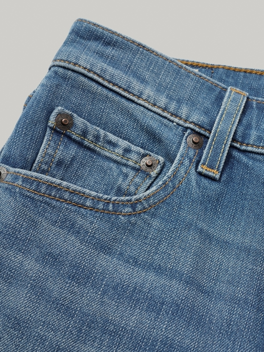Женские прямые джинсы с завышенной талией Levi's 724 High Rise Straight 18883-0431