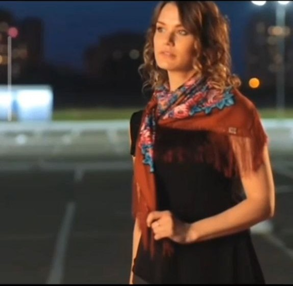 Платок шерстяной с шелковой бахромой