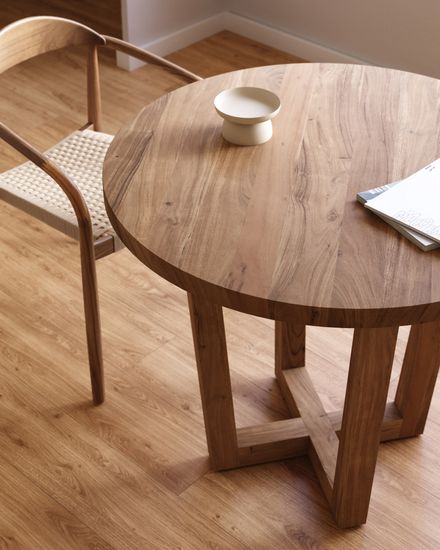 Круглый стол Nahla из массива акации с натуральной отделкой Ø 90 см Испания La Forma