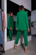 Брючный костюм с удлиненным пиджаком недорого