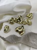 Пуговицы золотистые (лимонное золото) в форме сердца эффект мятым металл