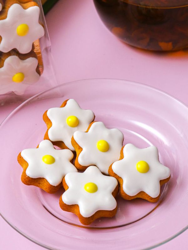 Пряник цветок с логотипом на заказ