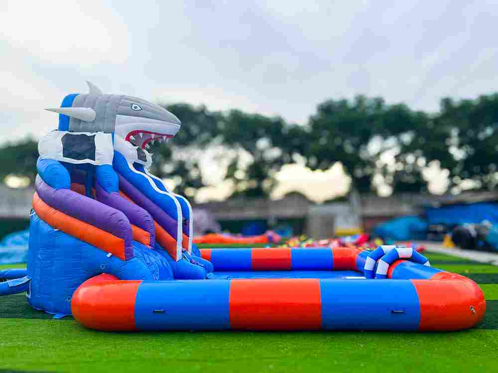 Надувной наземный аквапарк «Акула 2», 8*7*4,5 м