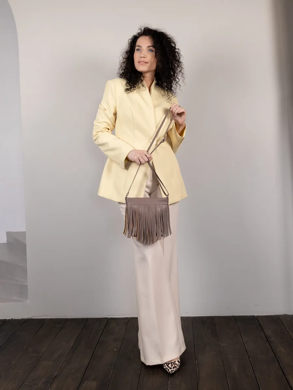 Сумка через плечо маленькая с бахромой