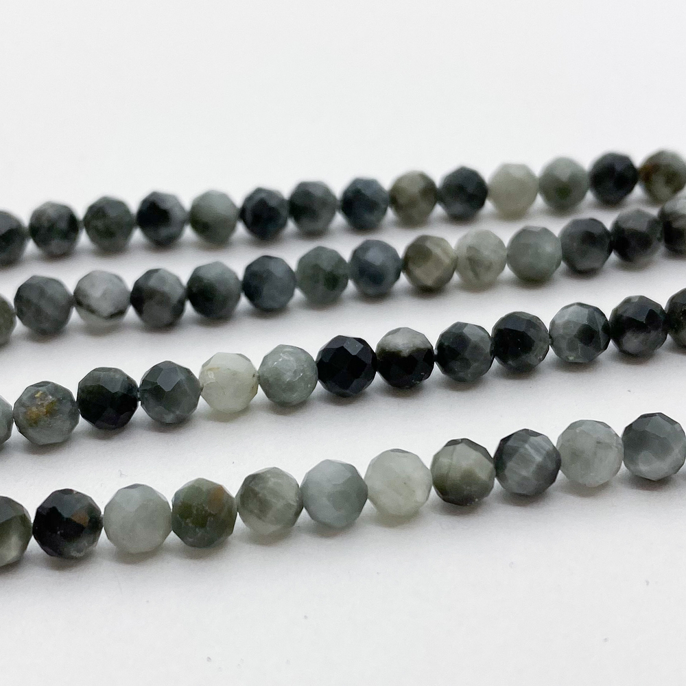 Бусины Кошачий глаз кварцевый граненый, диаметр 4-4,2 мм, цена за 44-45 шт (1/2 нити)