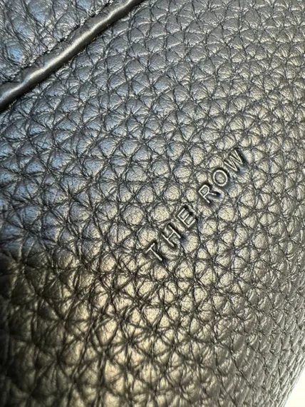 Кожаная сумка THE ROW Blake Hobo черный