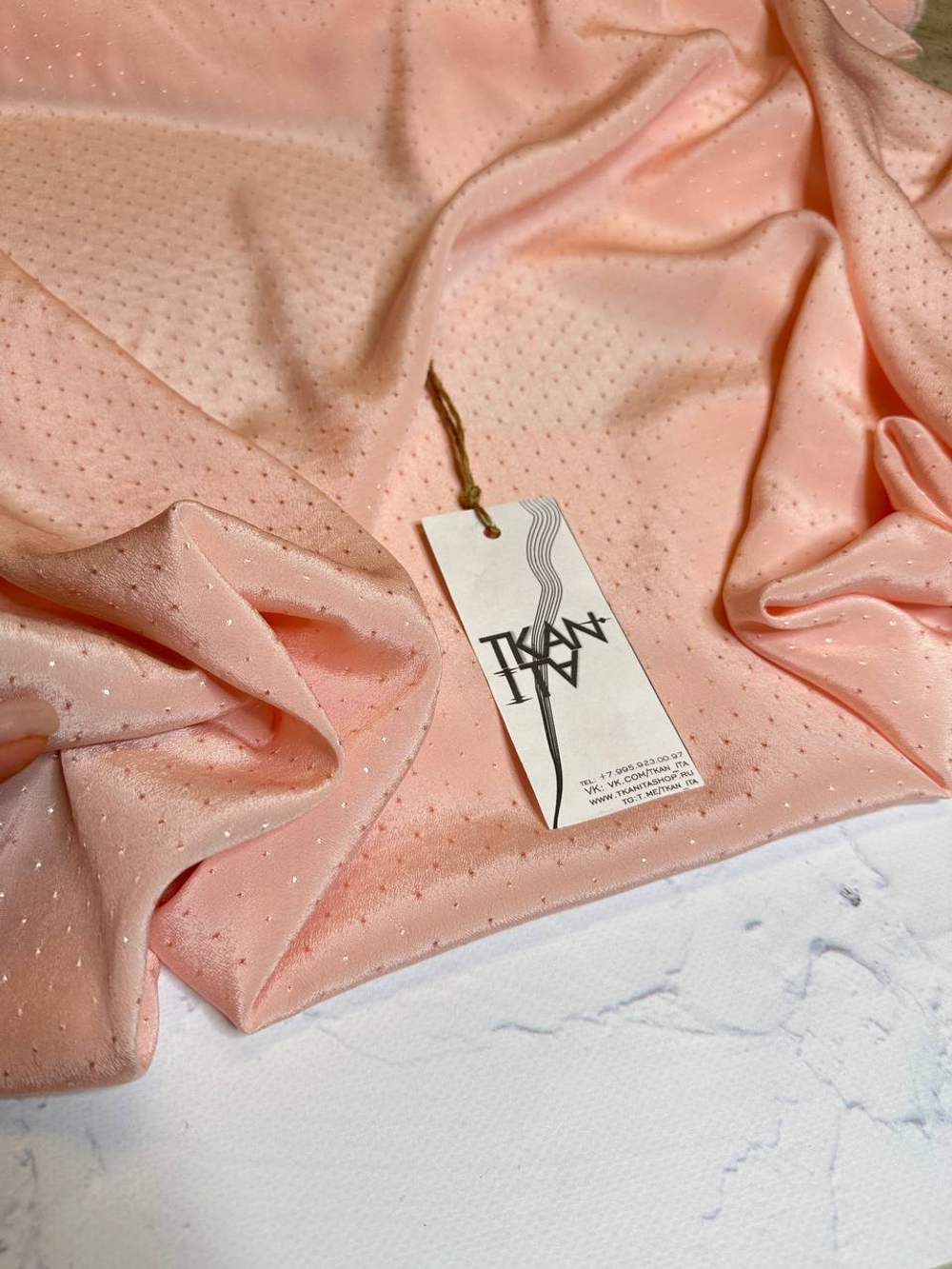 Плательно-блузочный жаккардовый шелк с добавлением вискозы (Stella McCartney, 36%шелк/64%вискоза, Пудровый персик/горошек в тон, 134, 74 гр/м2)