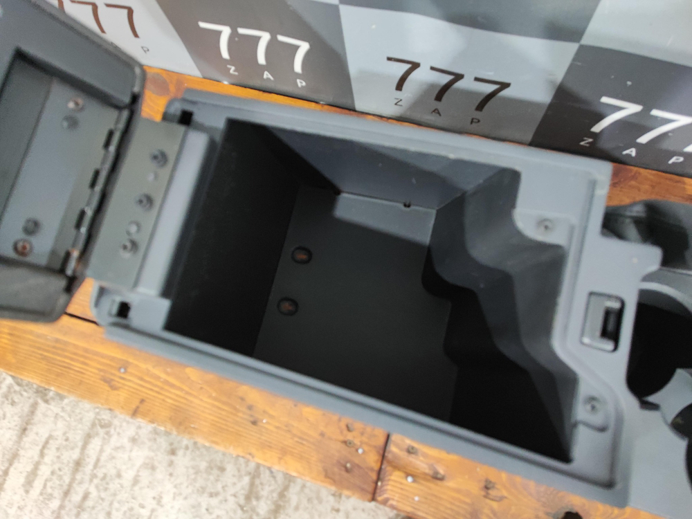 Подлокотник / консоль Dodge Nitro 06-11 Б/У Оригинал P5KE541DVAG