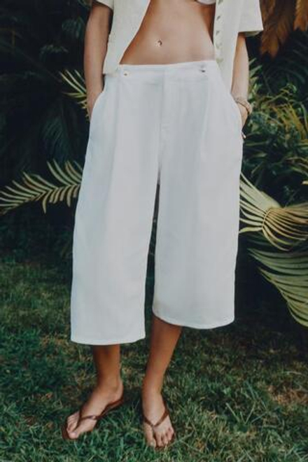 ZARA ДЛИННЫЕ ДЖИНСОВЫЕ ШОРТЫ Z1975 С ПУГОВИЦАМИ, БЕЛЫЙ