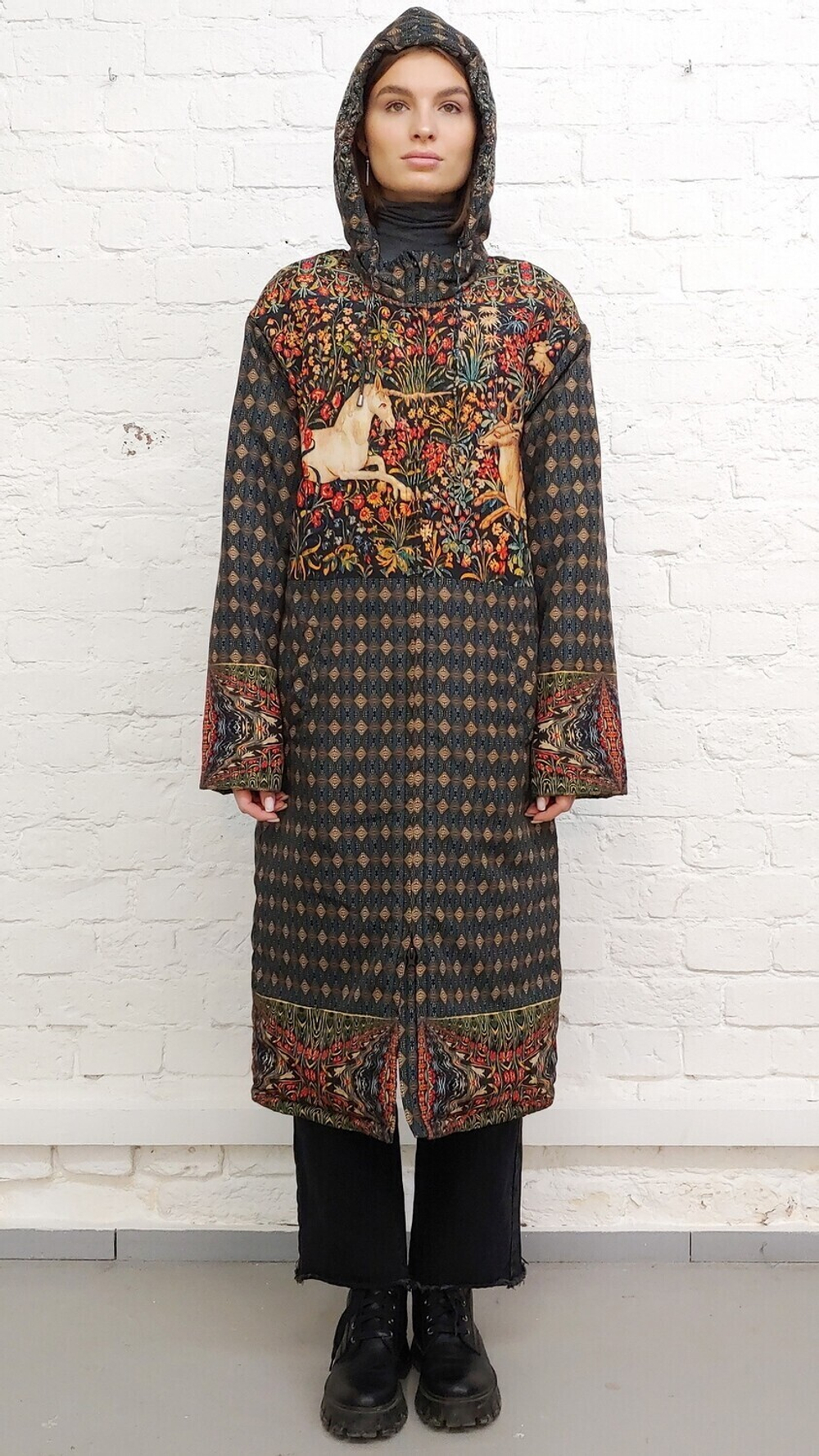 Пальто "Баллада", по мотивам фламандского гобелена 16 века, выполненного в технике мильфлёр