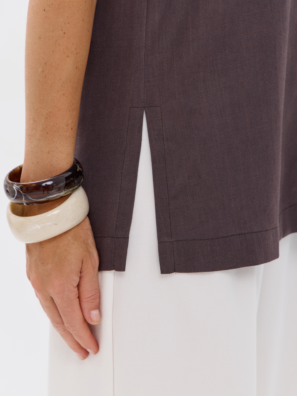 Удлиненный топ из льна с V-вырезом