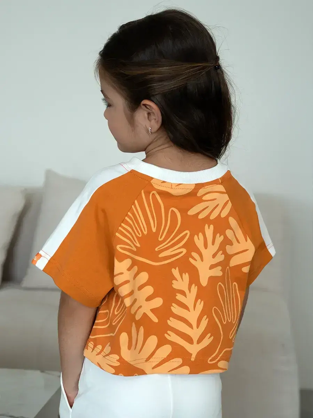 Укороченная футболка для девочки