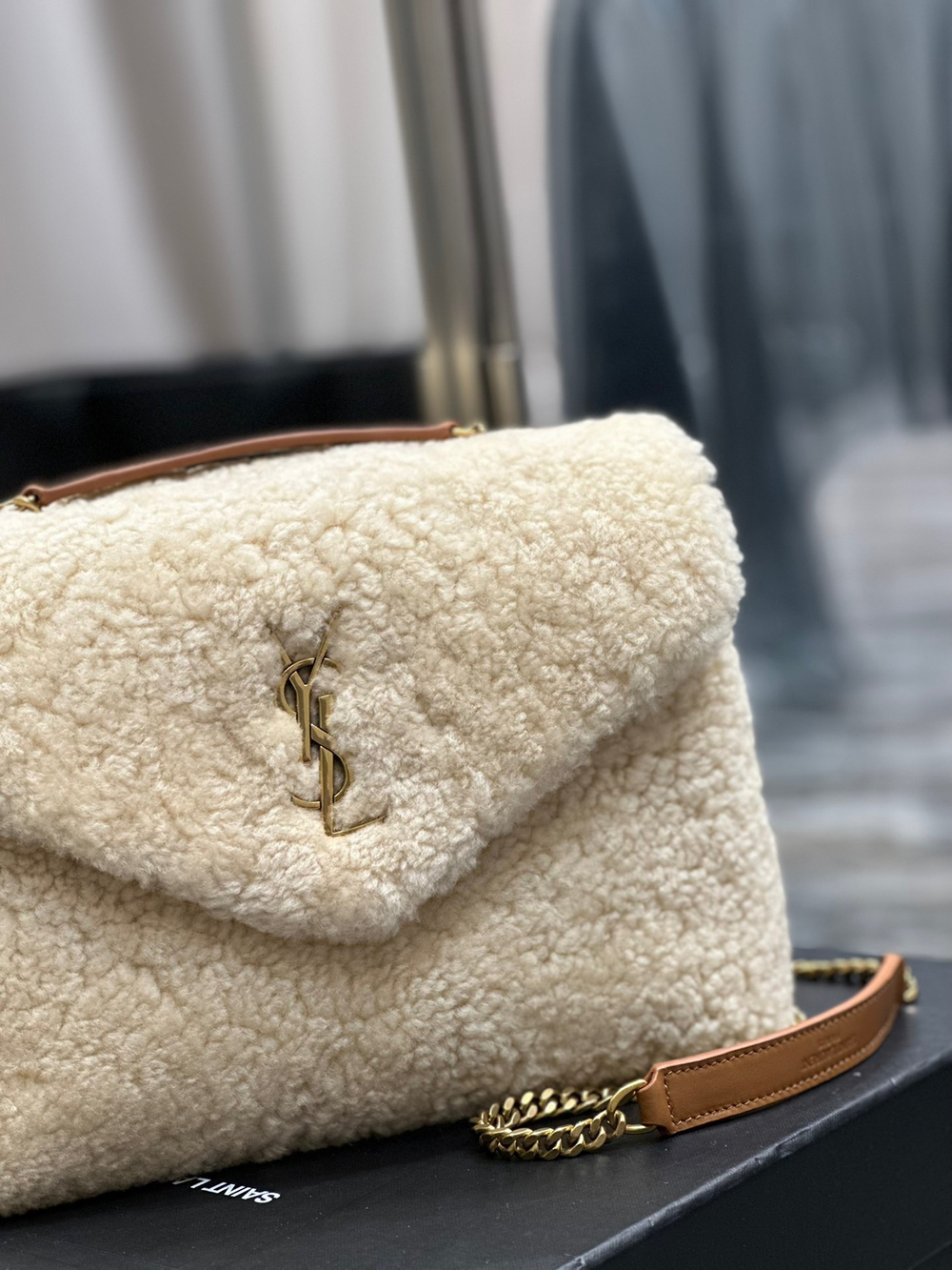 Saint Laurent Loulou 25 cm