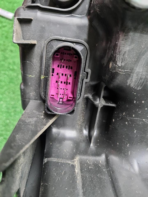 Фара правая Geely Coolray (2019-2023) LED