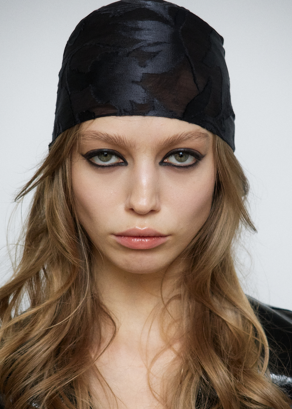 Косынка полупрозрачная с узором