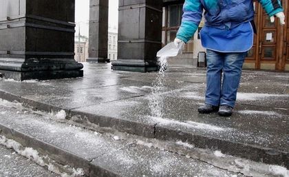 Оставляет ли антигололедное средство высолы на тротуарной плитке