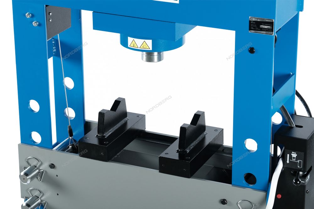 NORDBERG (N36100A) Гидравлический пресс, 100 т, пневмопривод