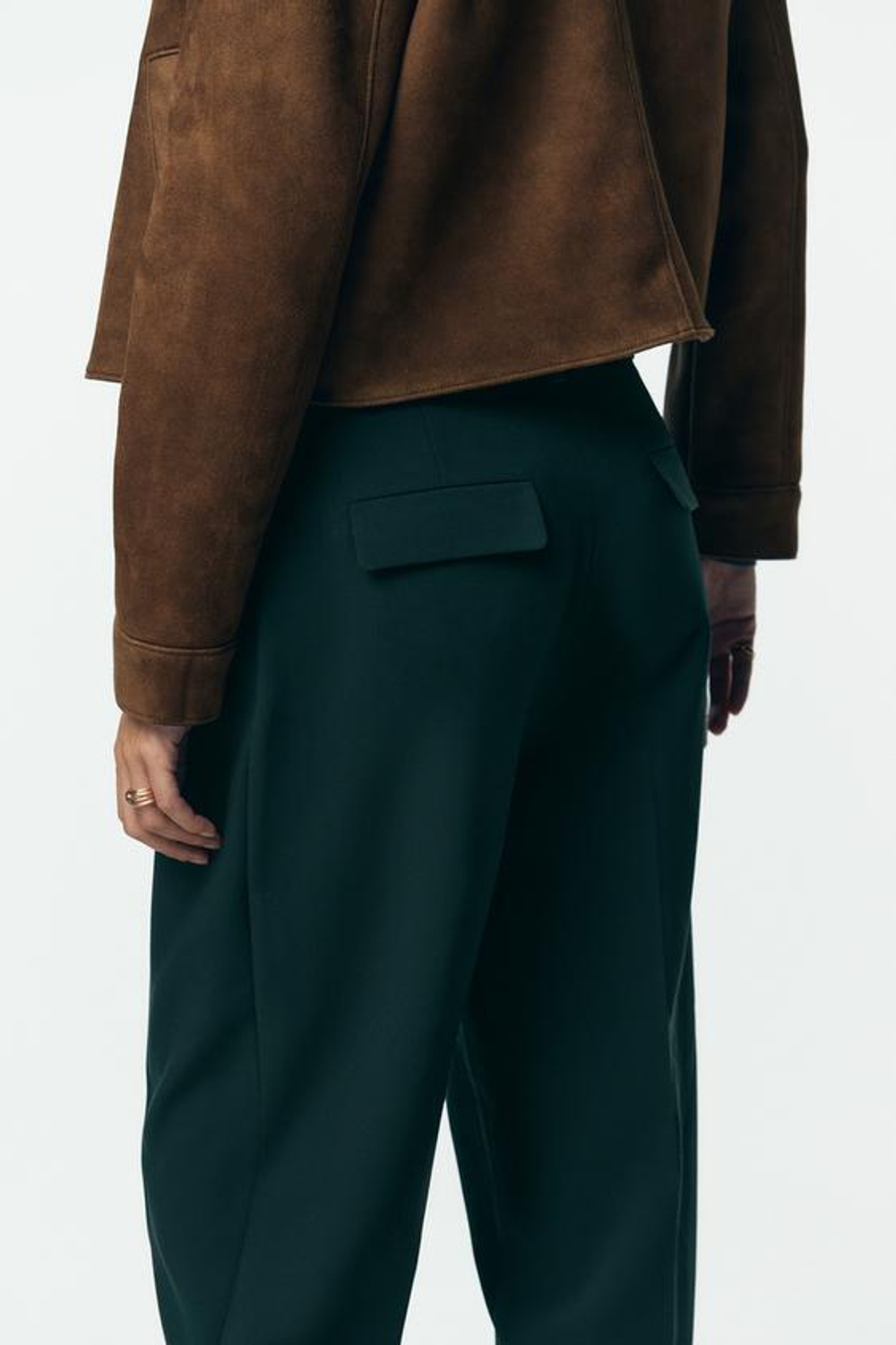 ZARA БРЮКИ С ЗАЩИПАМИ И РЕМНЕМ, СИНЕ-ЗЕЛЕНЫЙ