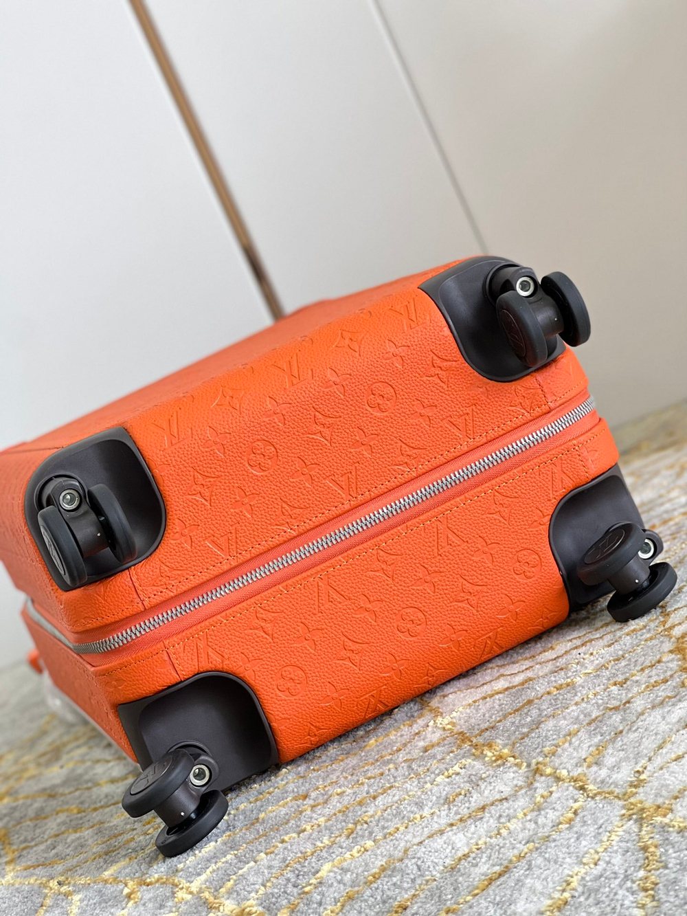 Louis Vuitton Horizon 55
