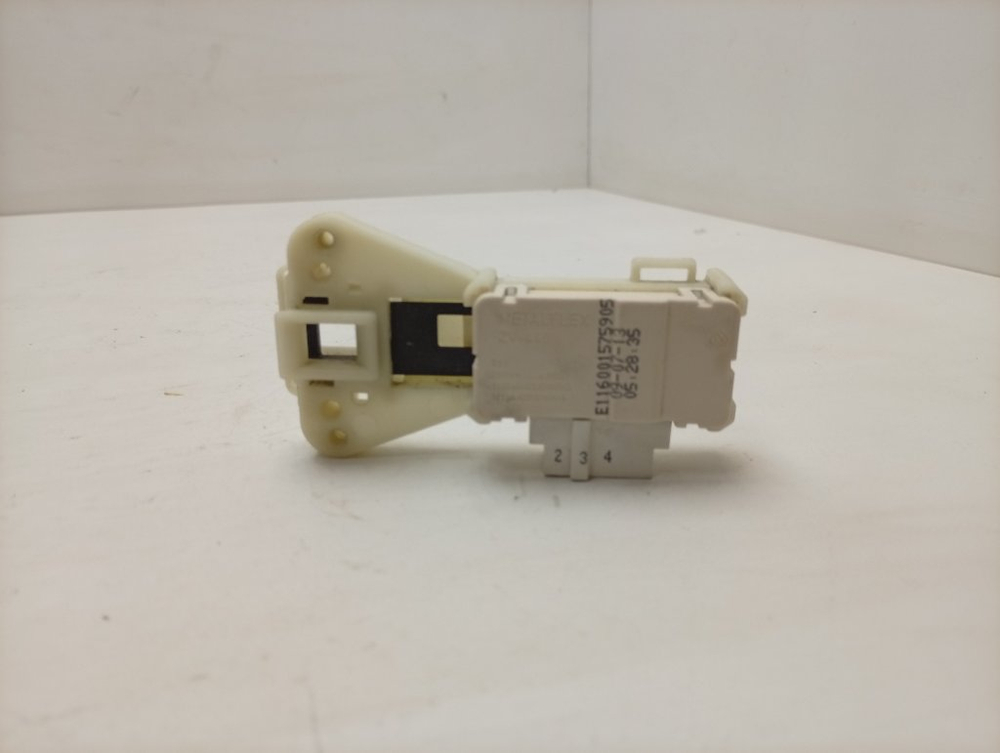 IWSE6125 кт72 Блокировка люка для стиральной машины Indesit E 116001575905 б/у