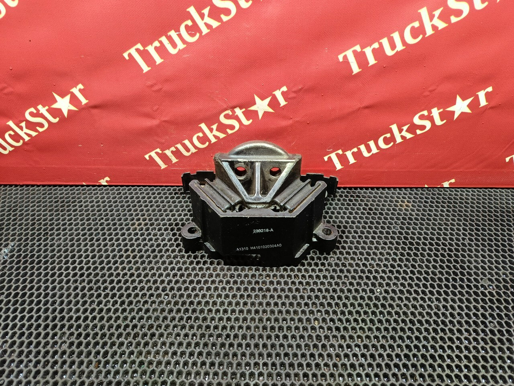 Подушка двигателя передняя 2023г.