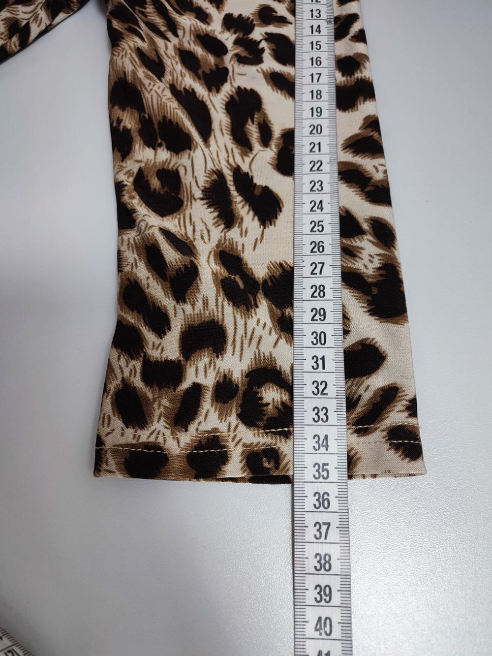 Джемпер с анималистичным принтом 44 размер