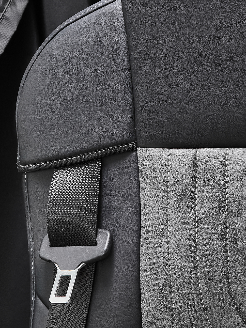 Чехлы Люкс КамАз 5490 K4 с 2014 года (экокожа, черный, серая вставка)