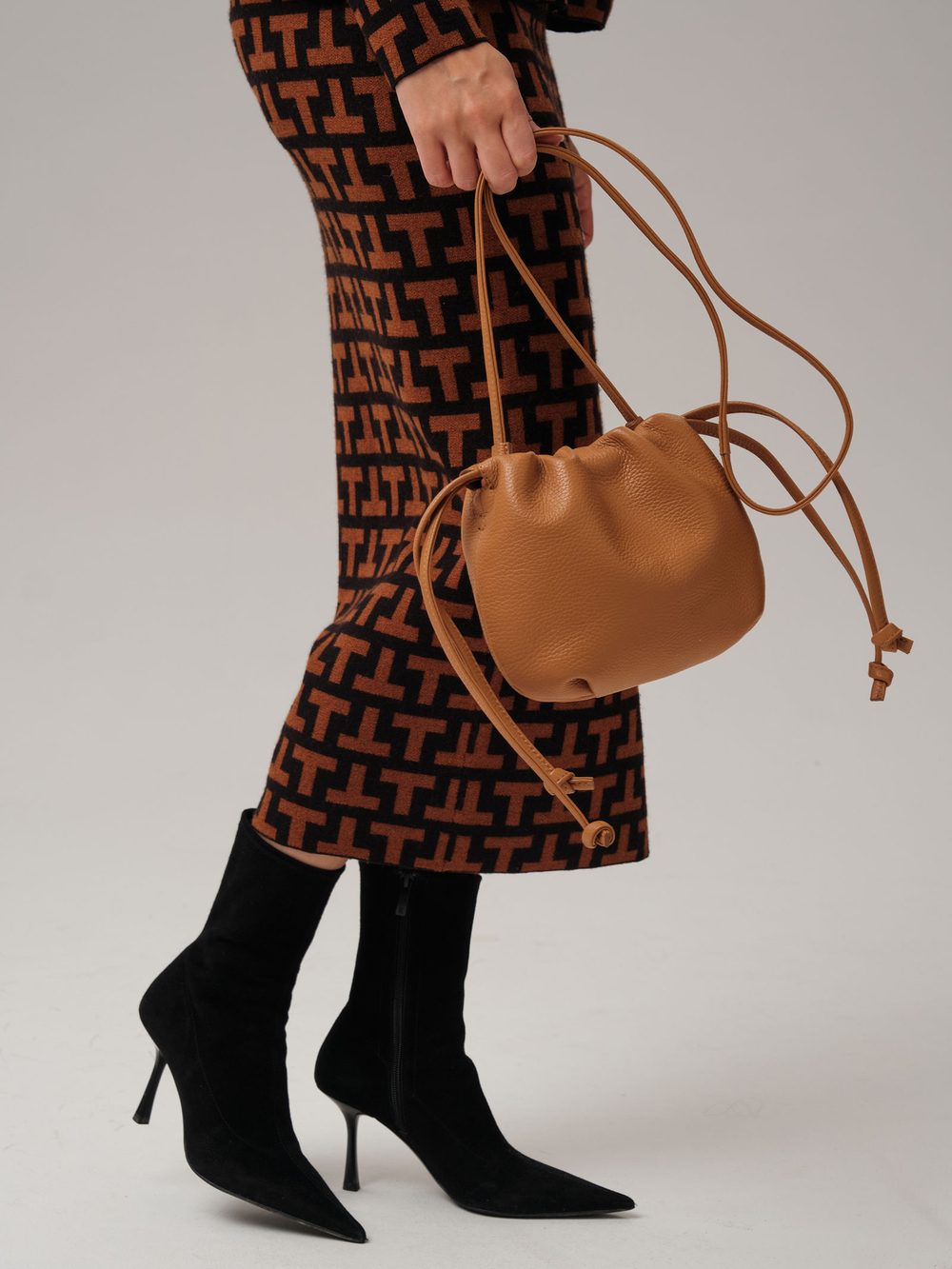 Кожаная кросс-боди Deboro 31130 коричневый лист