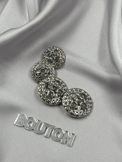 Пуговицы серебристые с прозрачными серыми камнями и стразами