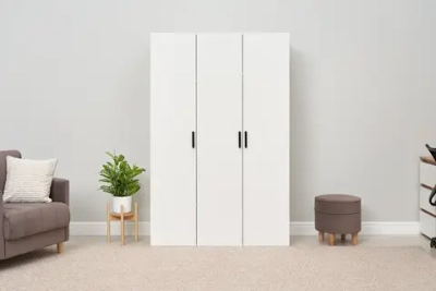 Шкаф 3-х створчатый Аксельмуд белый гладкий