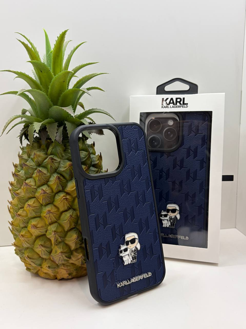 Накладка KARL LAGERFELD для iPhone 16 Pro Max