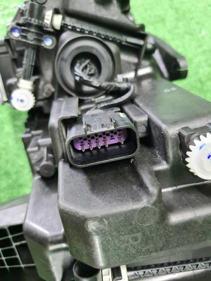 Фара правая Faw Besturn T77 (2018-н.в.) LED