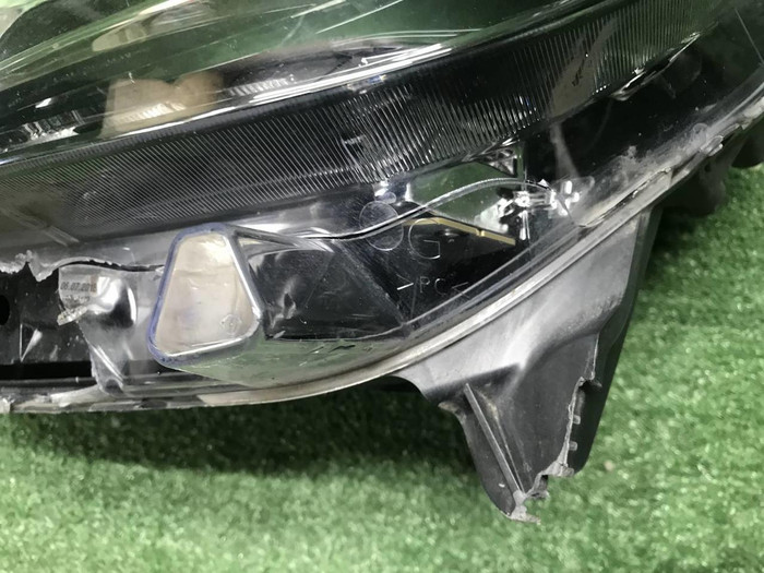 Битая Фара левая Smart Fortwo 3 (14-нв) галоген