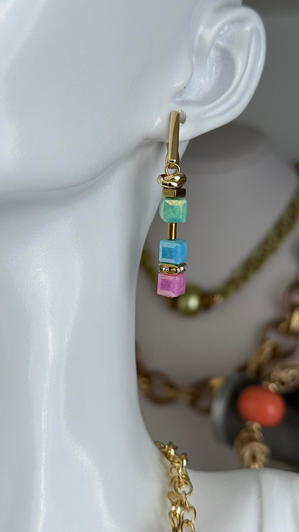 Серьги из мятных, голубых и розовых кубиков Swarovski с гематитом, оттенок золото