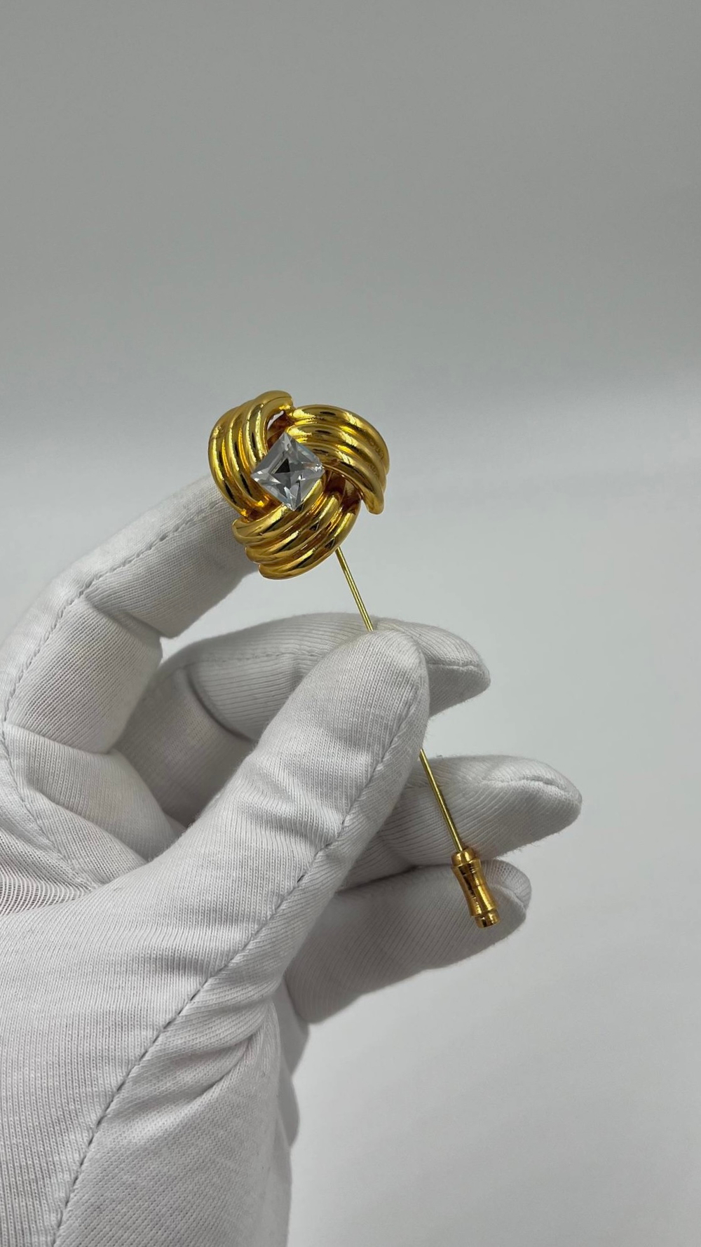 Брошь булавка с кристаллом