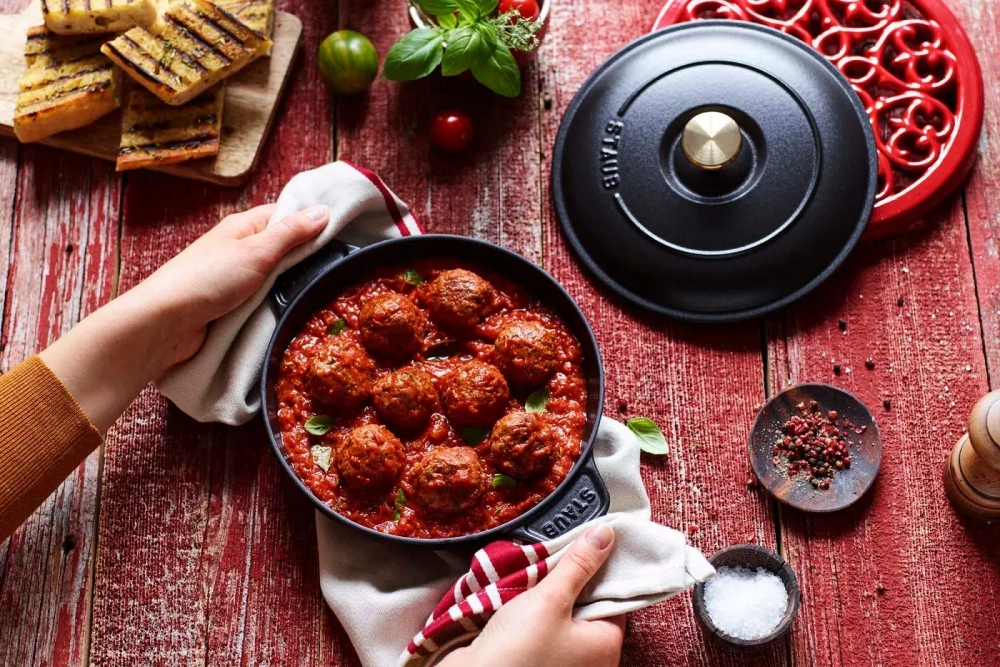 STAUB Sur la Table Блюдо для запекания Minis с крышкой 20 см черное