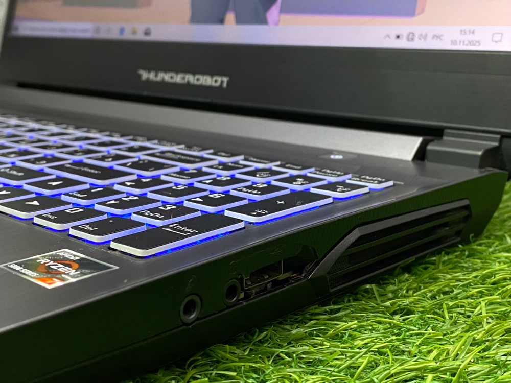 Игровой ThundeRobot 15' R7-5800H/RTX 3070 8GB/16GB/512GB/144 Hz/ 911 MR Max[JT009ZE07RU]/Windows 10