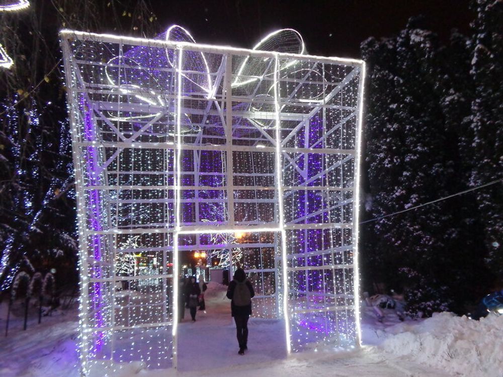 Светодиодная конструкция светящаяся "Большой Подарок"