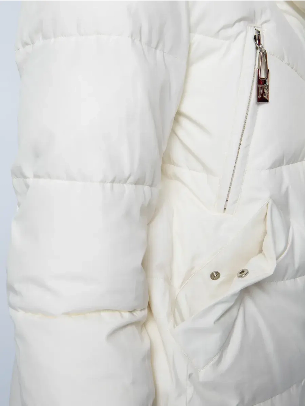 Куртка зимняя удлиненная с капюшоном